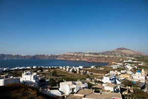 SantoCaves, Akrotírion